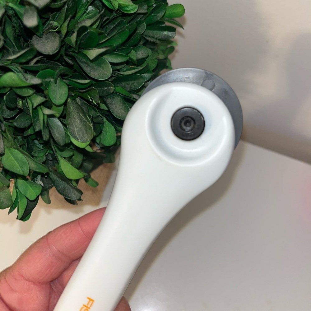 Fiskars Rotary Cutter - Picture 4 of 9